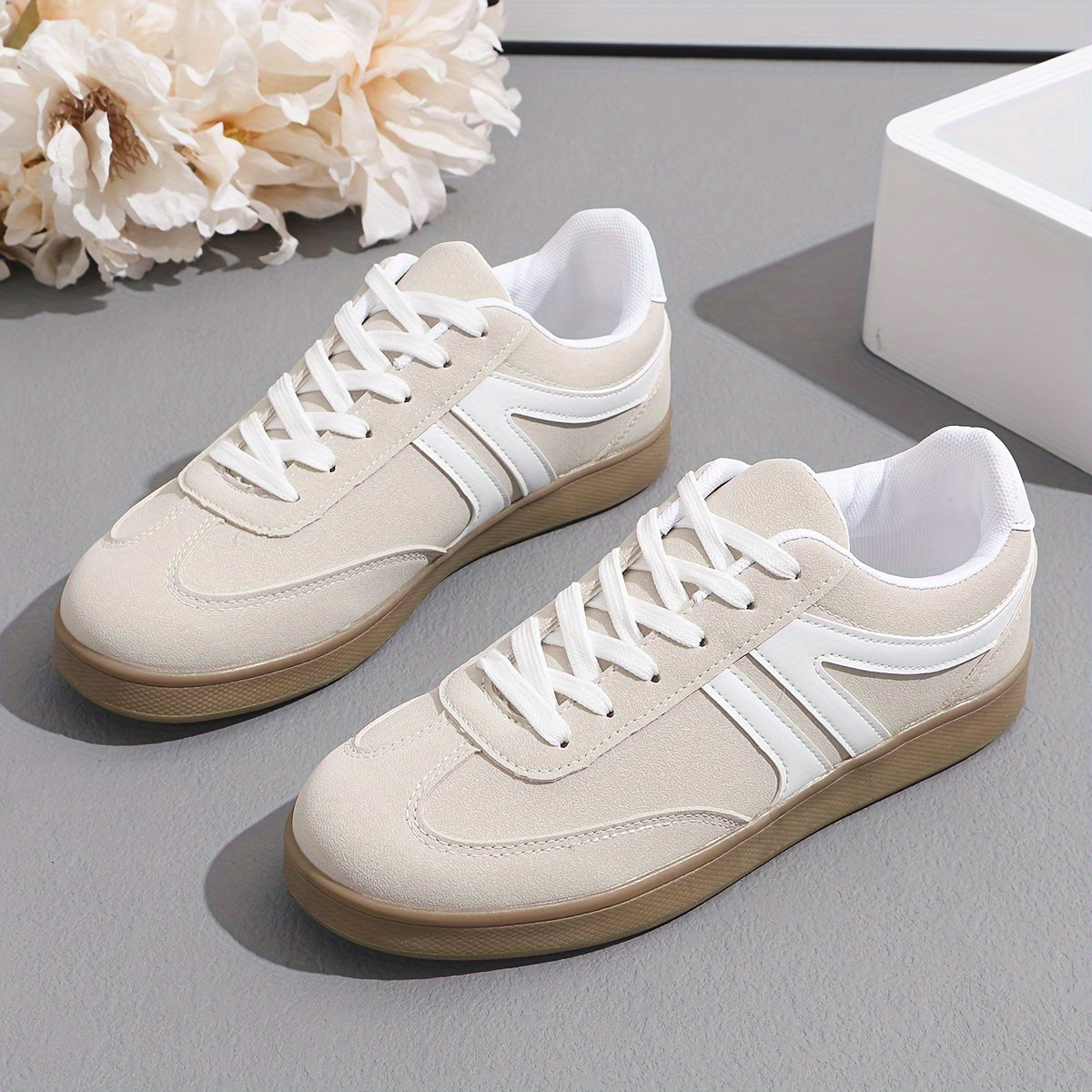 Women's 2025 Casual Retro Flat Lace-up Sneakers