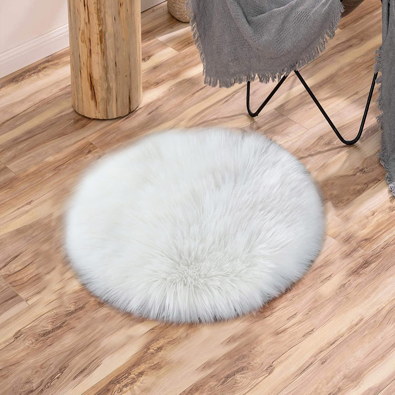 Soft and cozy faux fur chair cover, ideal for adding a touch of luxury to your living room or bedroom décor.