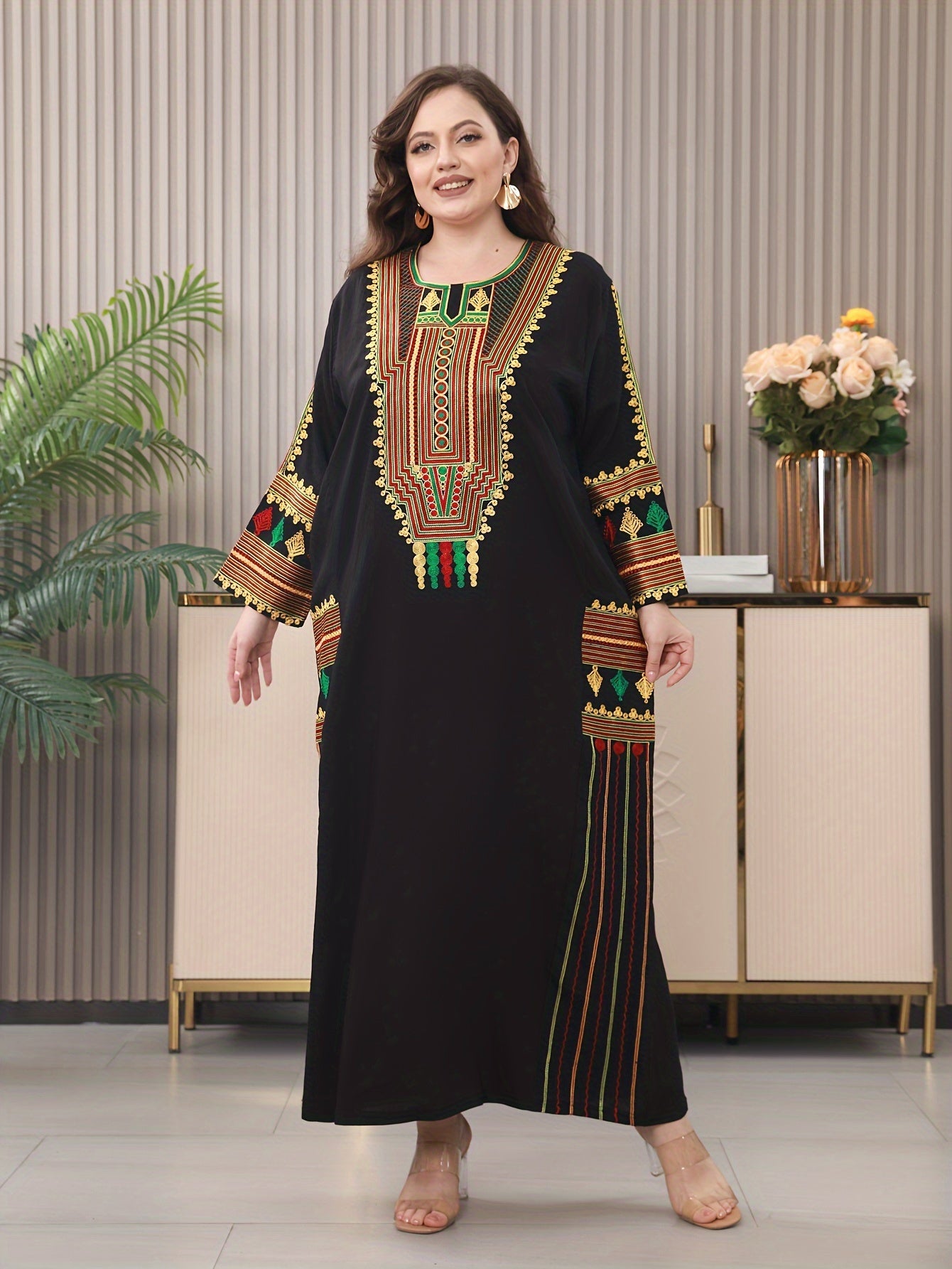 Elegant Plus Size Middle Eastern Kaftan with Regular Sleeves and Traditional Embroidery, Loose Fit Summer Turkish Robe for Mature Occasions.