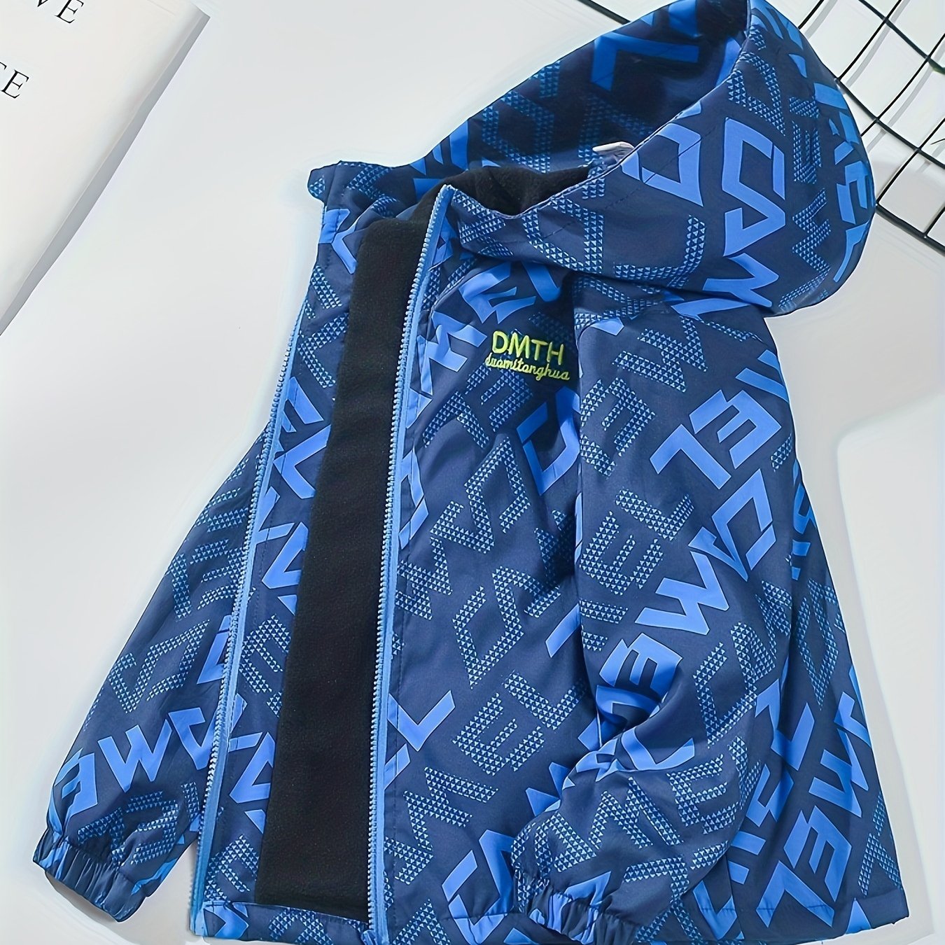 New boys plus velvet windproof jacket for children, suitable for spring and autumn. Includes hooded windbreaker in sizes 3-15.