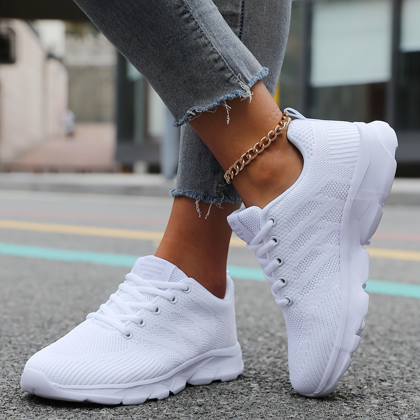 Breathable women's sneakers for casual outdoor activities, lightweight and low-top for running.