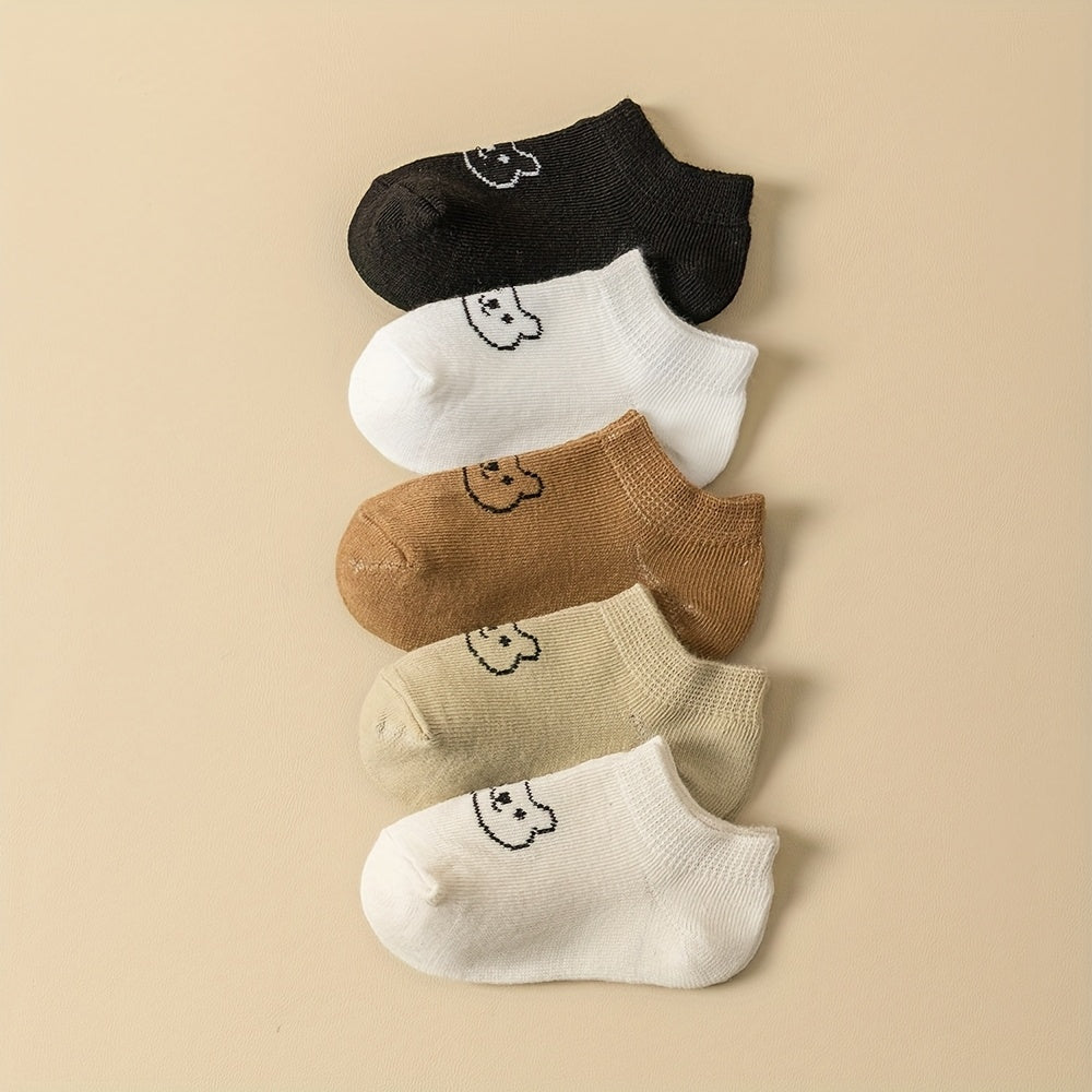 5 cute bear pattern ankle socks for youngsters in soft, stretchy polyester blend. Machine washable and suitable for all seasons. Available in brown, beige, white, and black.