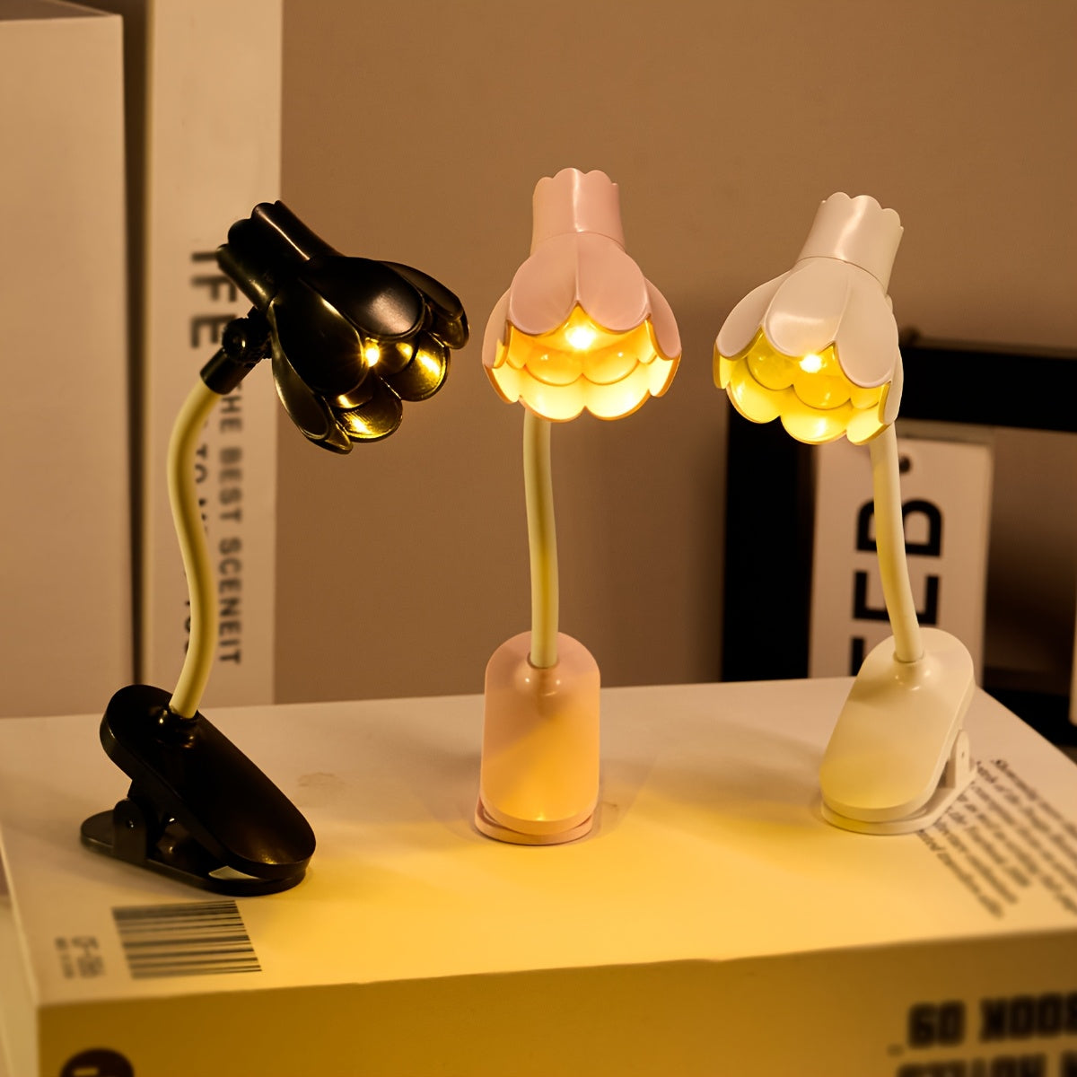 Single Petal Clip Table Lamp: Ideal for bedrooms, reading, and gift-giving. Can be used as a night light, home decor, or desk ornament. Portable with spare batteries included.