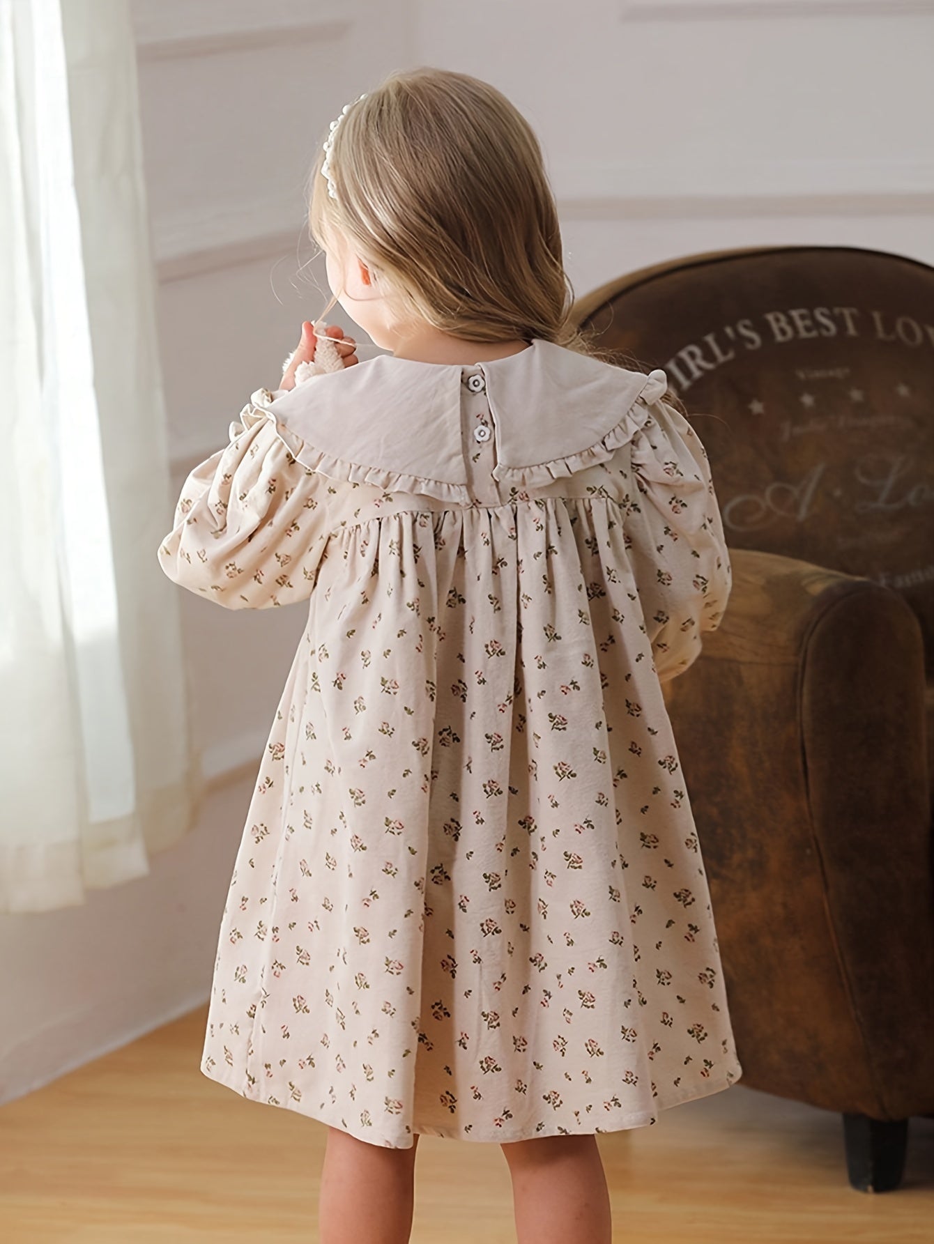 Girls' knee-length dress with lace trim and ruffle hem