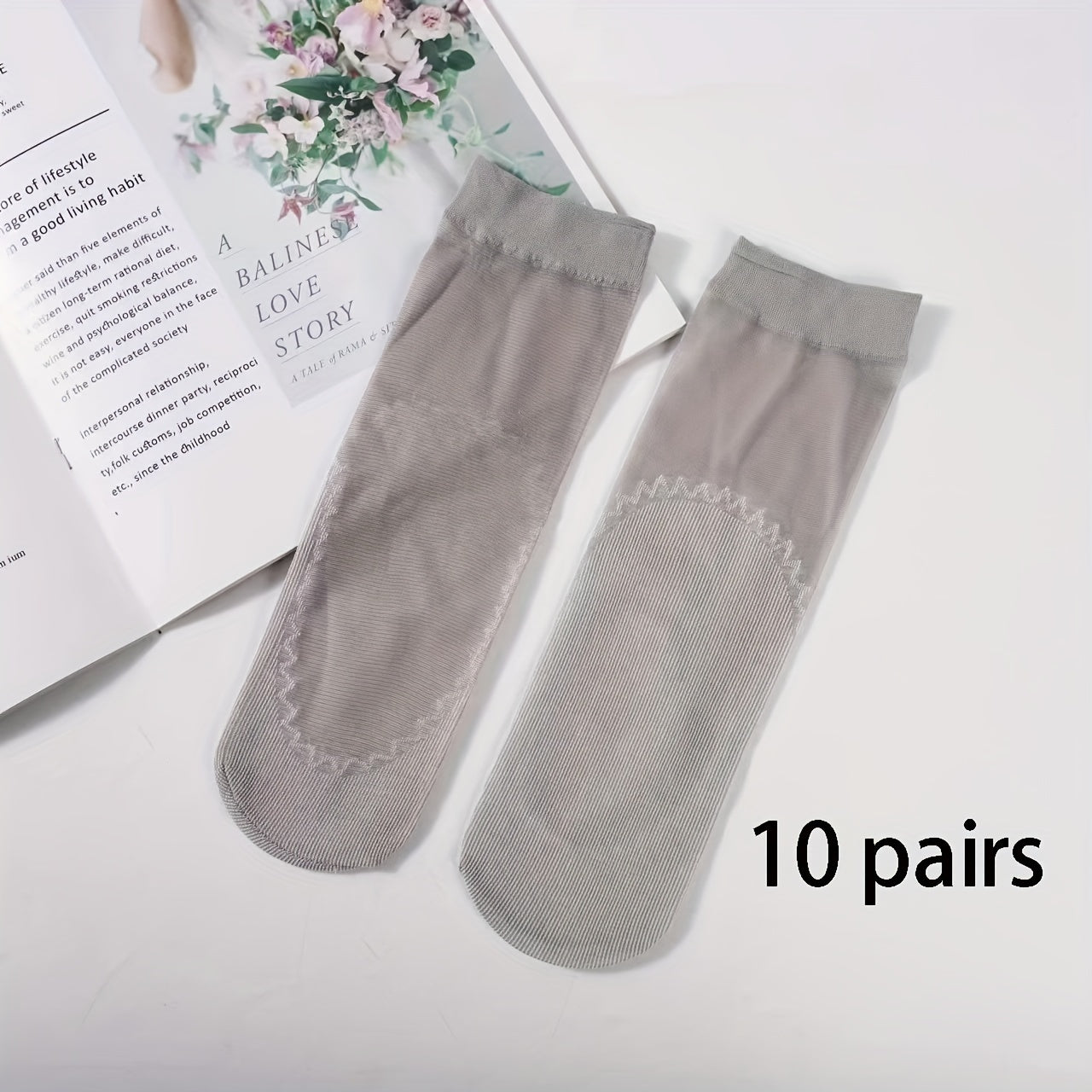 4 pairs of women's mesh socks with non-slip bottom, sweat-absorbing, flesh-colored.