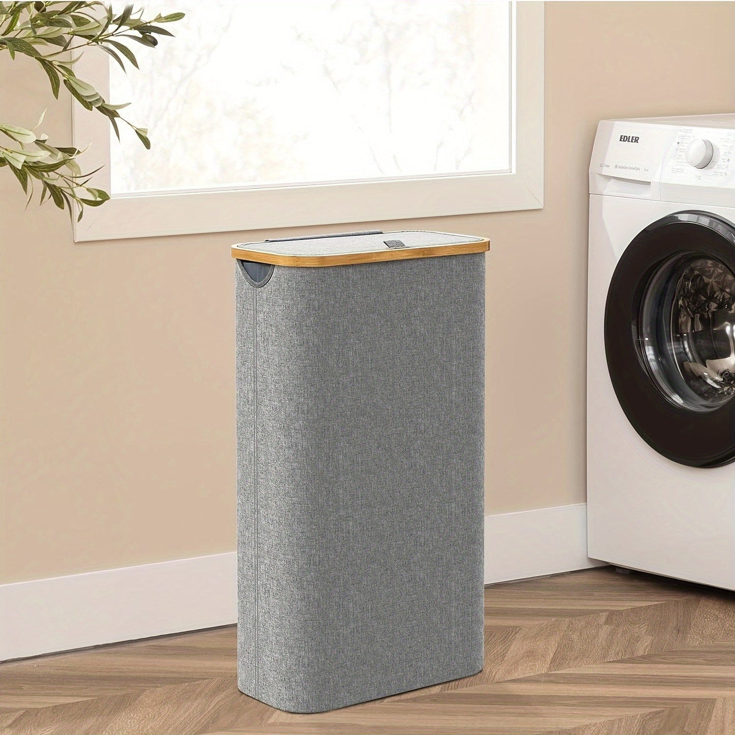 Ultra-thin and modern, this bamboo laundry basket comes with a lid and detachable bag for convenient storage in your bedroom, bathroom, laundry room, or dorm. With a 60L capacity, this foldable rectangular hamper is perfect for all your laundry needs.