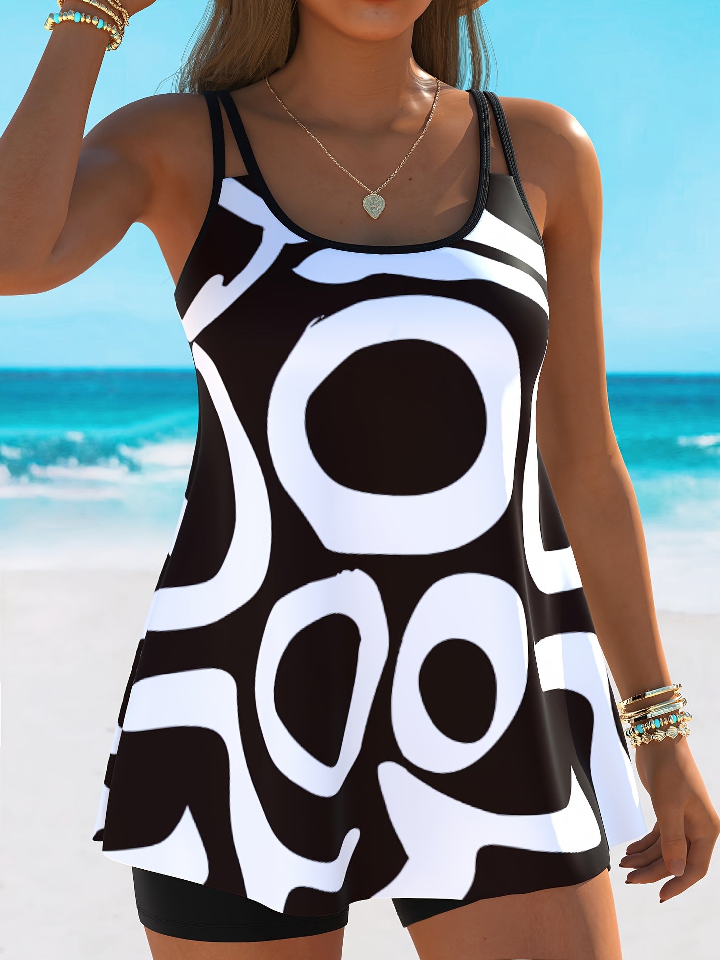 Stretchy, chic tankini set with abstract print, machine washable. Made of polyester and elastane blend.