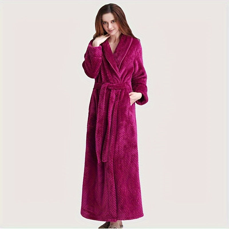 Thick flannel bathrobe with long sleeves and soft coral velvet, ideal for lounging at home or after bathing.