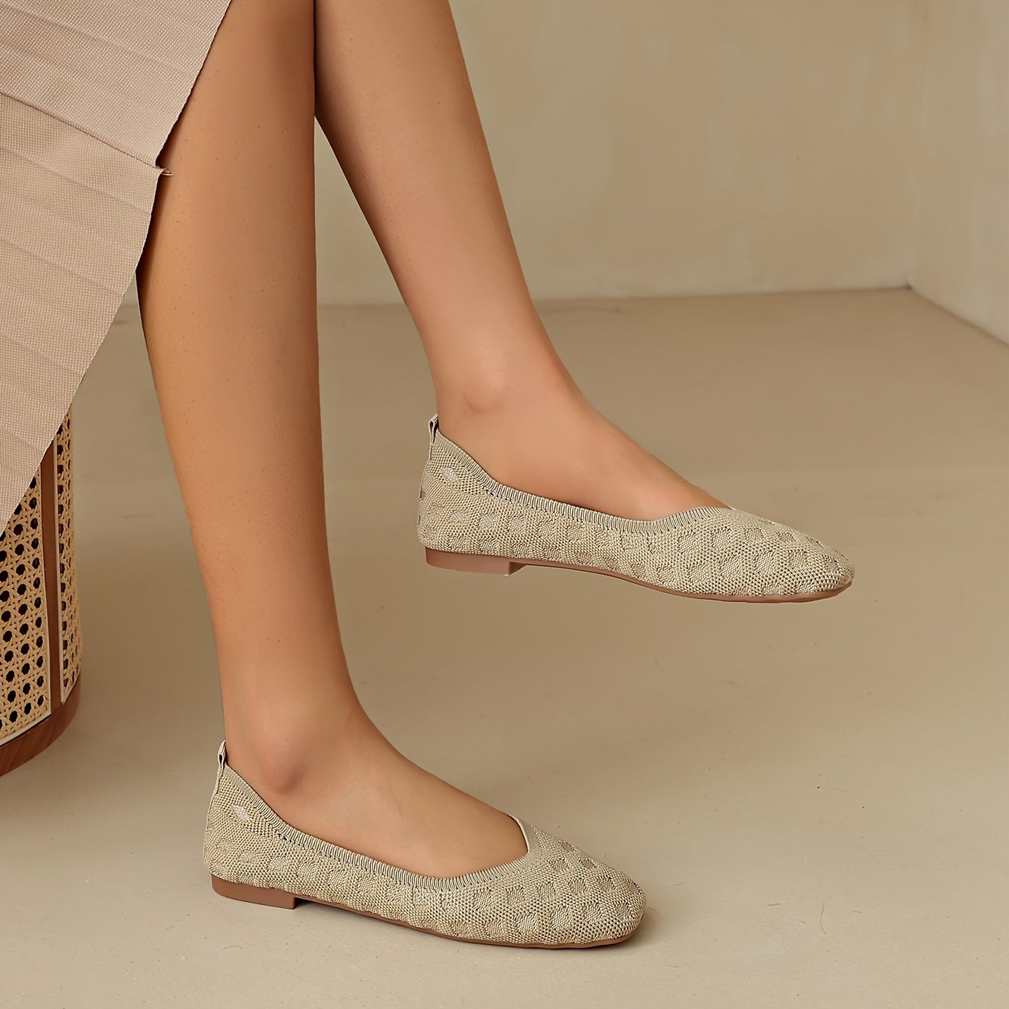 Women's plaid mesh flats, slip-on ballets with breathable sole.