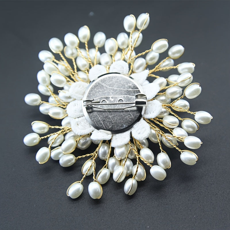 Elegant and luxurious high-end starry corsage featuring imitation pearls. This versatile snowflake pin exudes a sophisticated and trendy style for women.