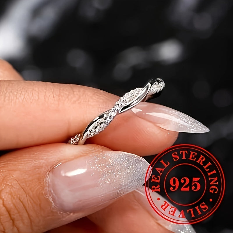 A stylish and elegant 925 sterling silver ring weighing 2 grams, adorned with classic crisscross Zirconia design. This ring is perfect for brides, engagements, wedding banquets, high-end jewelry collections, and anniversary gifts.