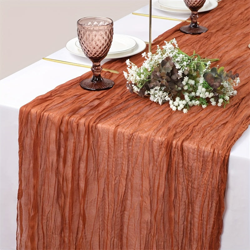 Polyester table runner for weddings and parties, with a romantic design. Made of 100% polyester fabric.