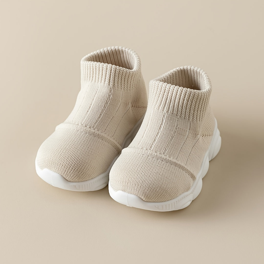 Fashionable slip-on sneakers for babies and toddlers with a breathable fabric and non-slip rubber sole, perfect for casual and sports wear. Available for both men and women.