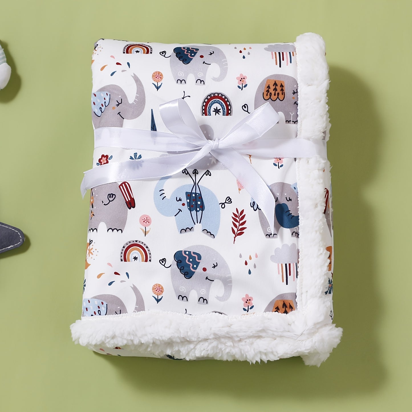 Double-layered youngsters' blanket with cute animal prints in gray, white, blue, and yellow. Made of soft, thick polyester and machine washable with animal graphics. Ideal for autumn and