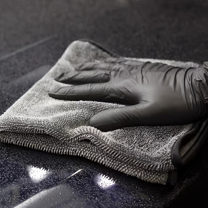 Ultra-fine microfiber car drying towel with borderless design for quick and shed-free drying.