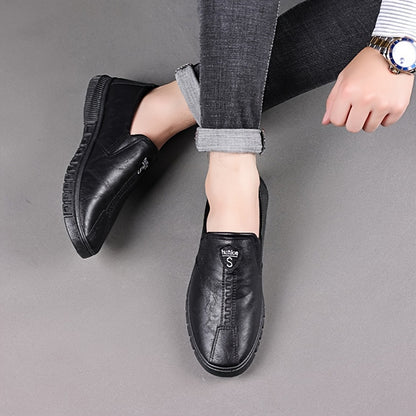 Stylish slip-on low-top shoes for middle-aged men, perfect for business casual wear in autumn and winter.