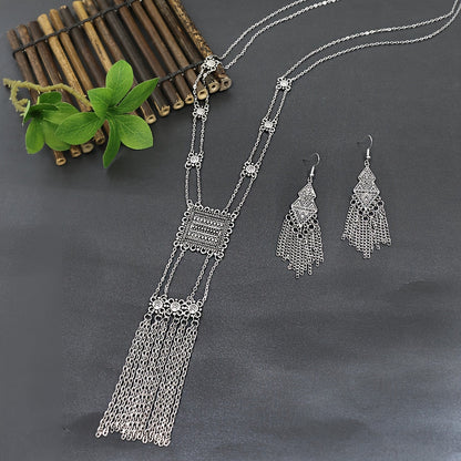 This retro ethnic style women's jewelry set includes three pieces: a geometric zinc alloy necklace and matching tassel long earrings. The set is simple, stylish, and versatile, suitable for all seasons and can be paired with a long skirt or sweater.