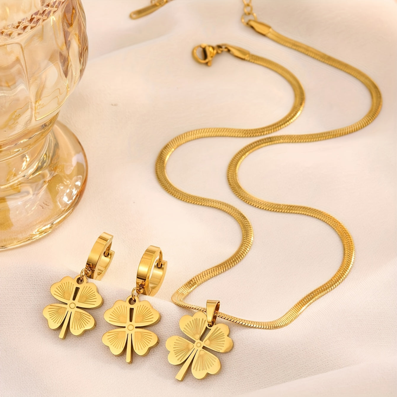 Exquisite 3-Piece Clover Jewelry Set crafted for Women - featuring an 18K Golden Plated Stainless Steel Necklace and Earrings, with a Stylish No-Stone Design, Ideal for Everyday Use and Gift-Giving