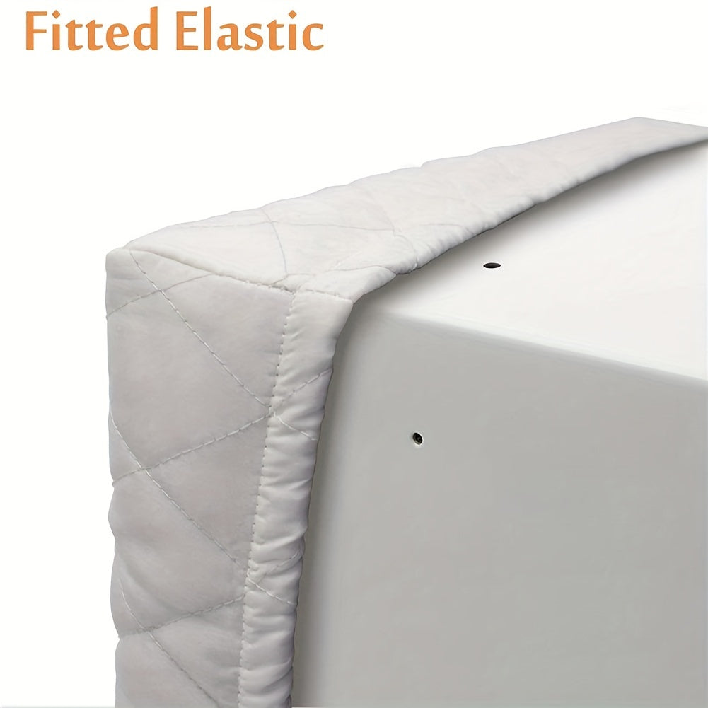 Quilted air conditioner dust cover with fitted elastic for indoor heat insulation. Made of polyurethane and polypropylene materials, no power supply required.