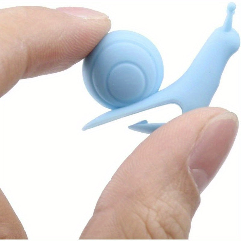 Tea Clips in the Shape of a Cute Snail, Made of Silicone, Random Color, Designed to Hang on the Side of a Mug to Hold Tea Bags