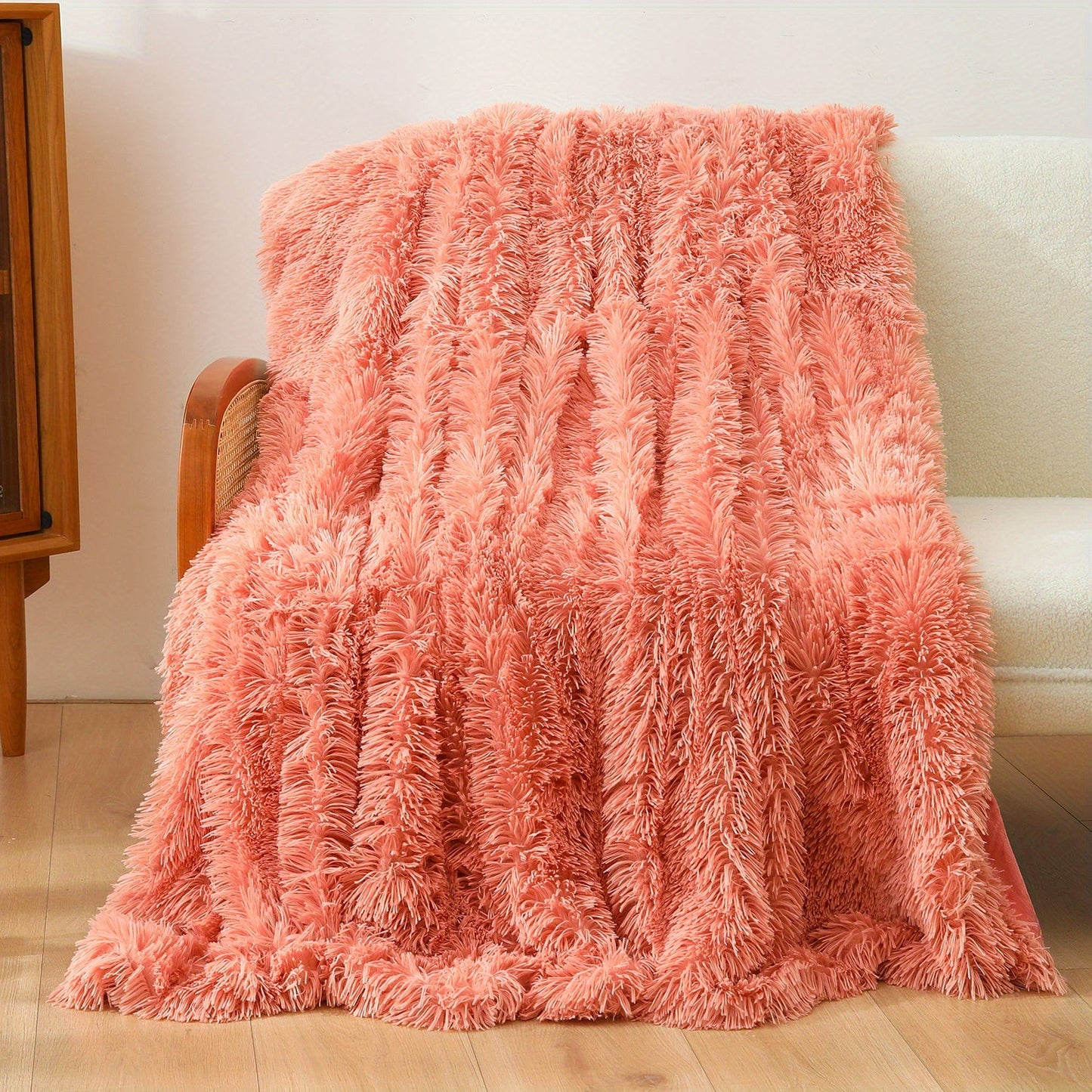 Soft and warm flannel blanket suitable for all seasons - Ideal for couch, sofa, office, bed, camping, and travel purposes.