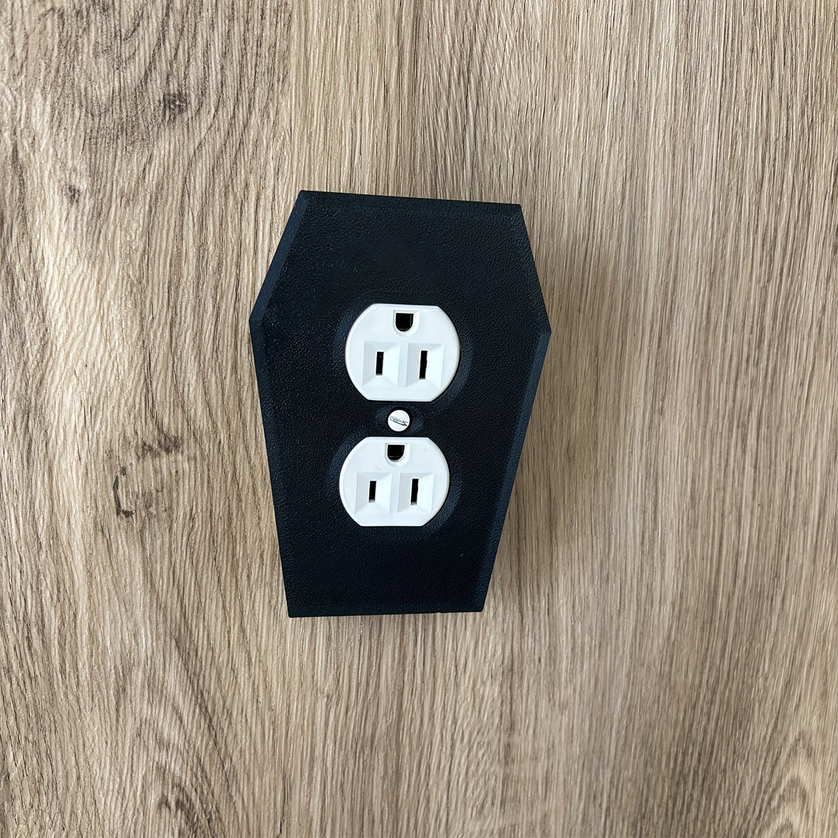 3D printed Gothic Coffin Wall Plate Cover for light switch, easy screw-in installation, no electricity needed. Perfect for Halloween or home décor.