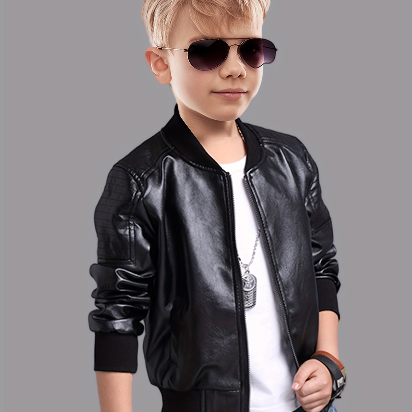 Trendy zip-up jacket for boys, perfect for autumn and winter.