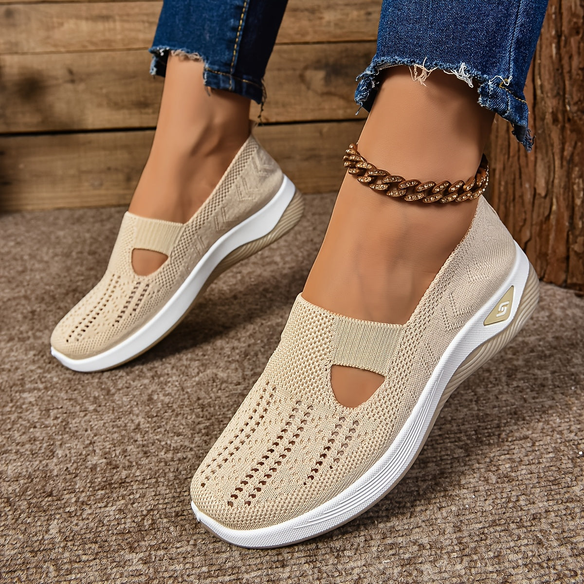 Casual women's sports shoes