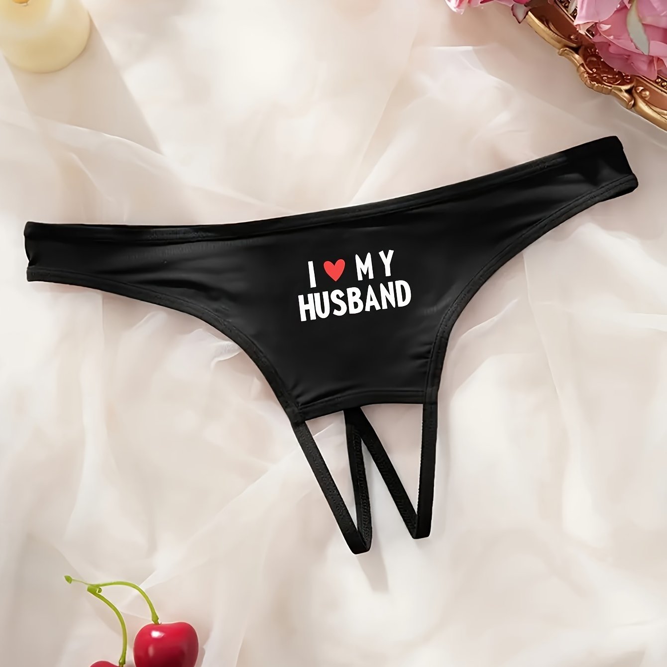 Patterned letter low-rise panties for women, with a sexy and charming design.