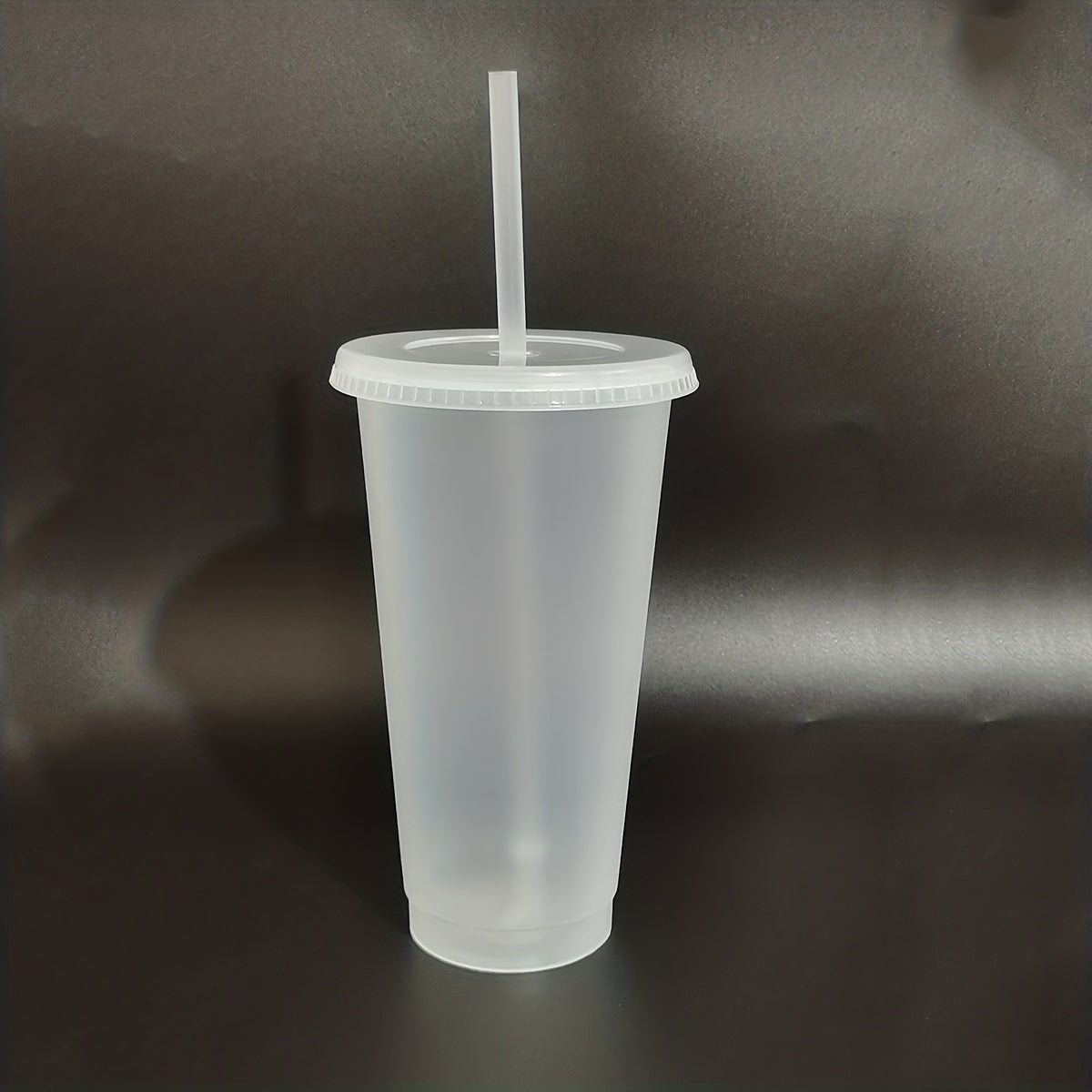 5 reusable plastic cups with straw and lids, perfect for parties and gifts.