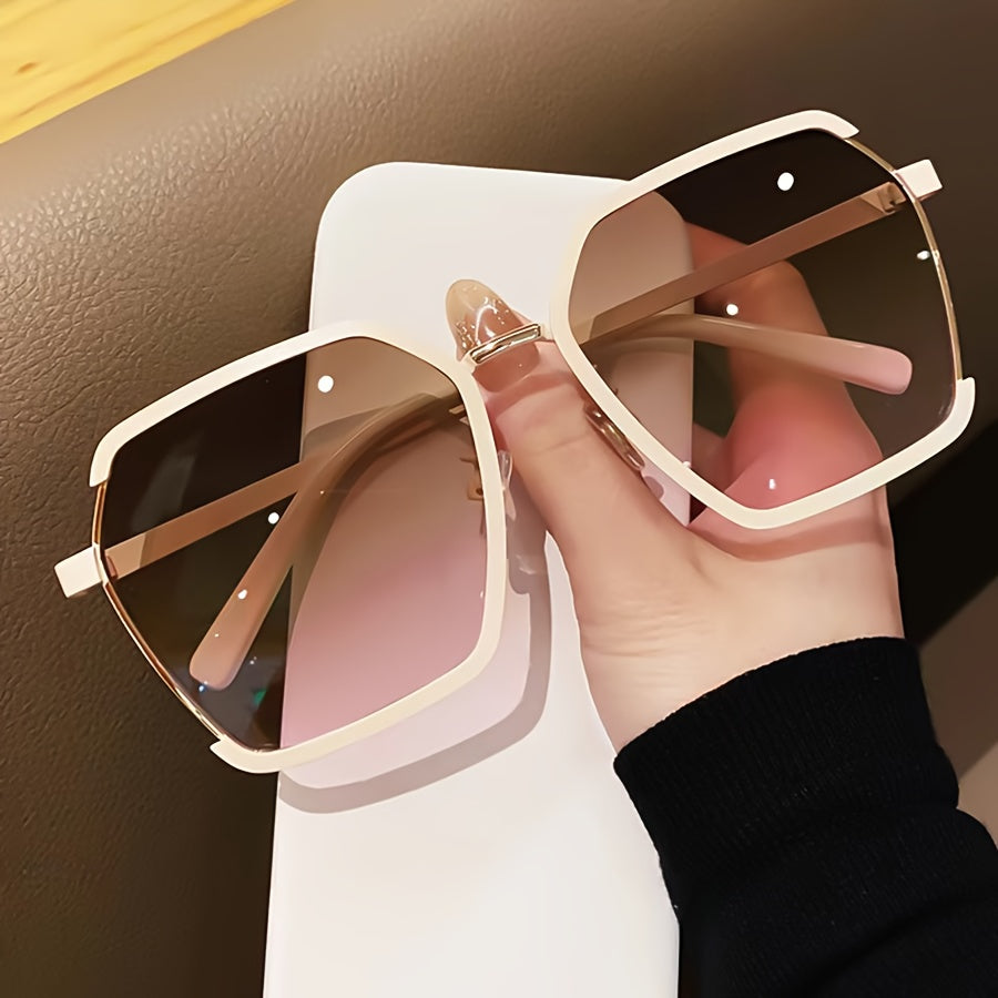 Stylish oversized square fashion glasses for women with retro style and gradient lens, ideal for driving and beach outings.