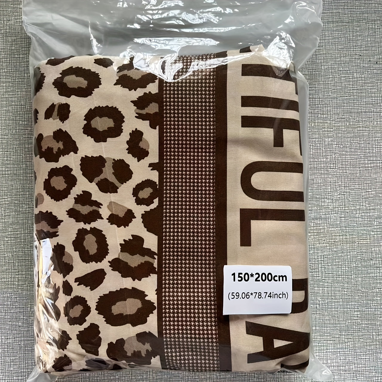 Add a touch of luxury to your bedroom with this stylish Leopard Print Duvet Cover Set, perfect for guest rooms and bedrooms. Made with soft and breathable materials, this set includes 1 duvet cover and 2 pillowcases, making it a perfect gift for your