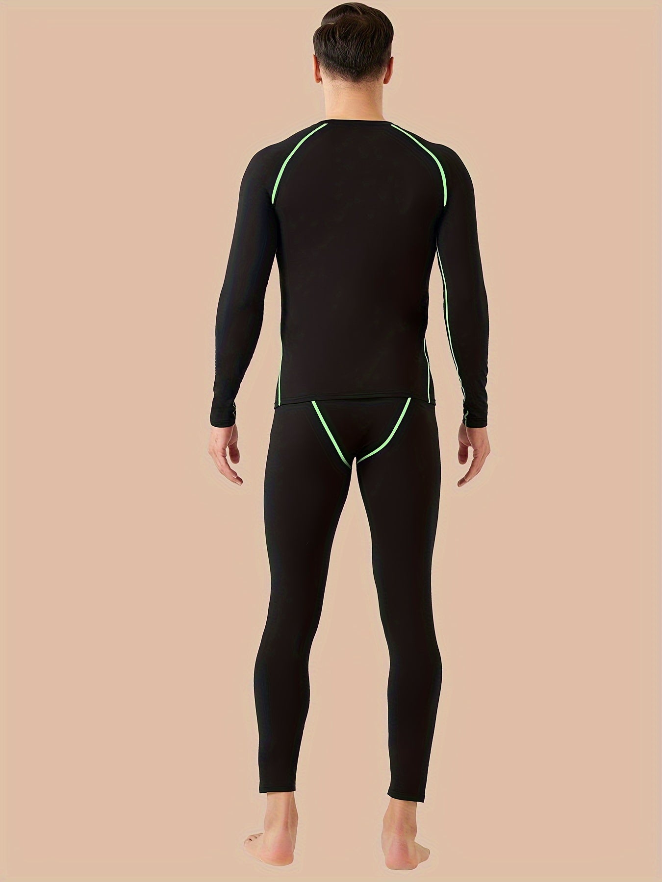 Men's thermal underwear set with fleece lining, perfect for sports and outdoor activities, includes long-sleeve top and pants.