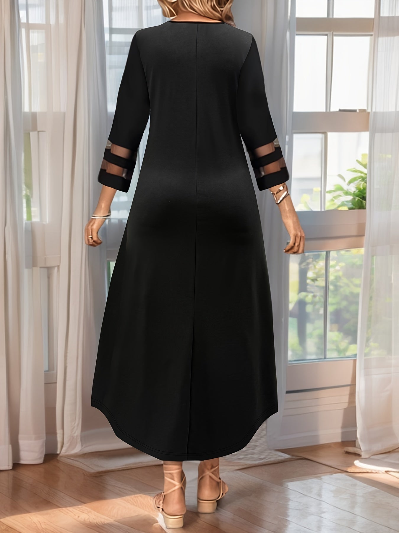 Stylish plus size dress with round neck, heart pattern, mesh panels, fitted silhouette, made of polyester, suitable for all seasons, with 3/4 sleeves.