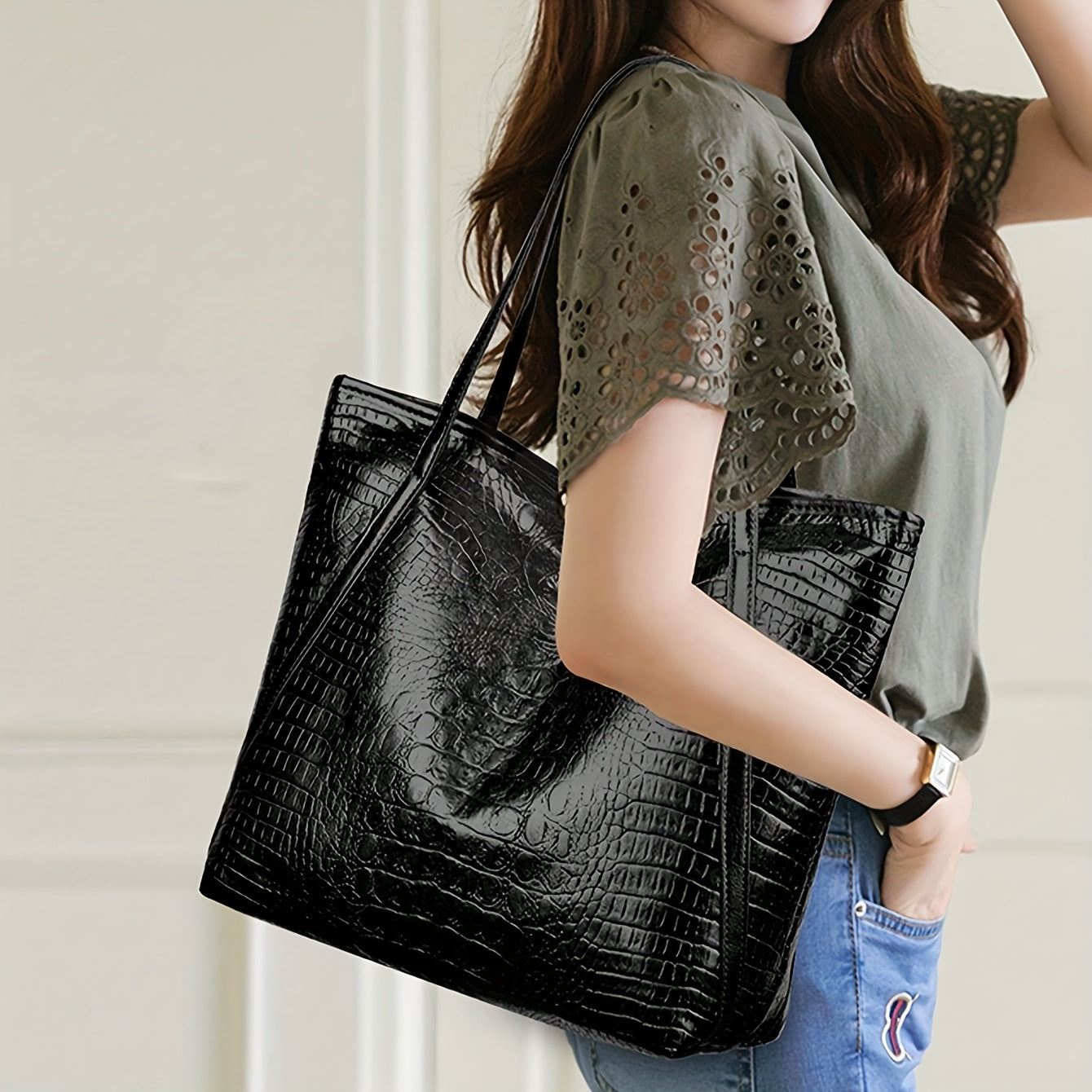 Women's stylish black tote bag with crocodile print, large capacity, and scratch-resistant material. Ideal for shopping, dates, parties, and commuting.