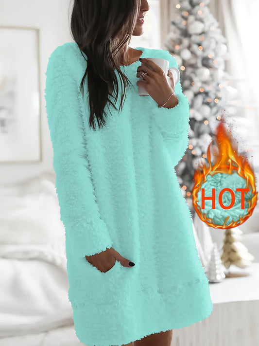 Women's loungewear dress made of cozy fleece with pockets, perfect for autumn/winter.