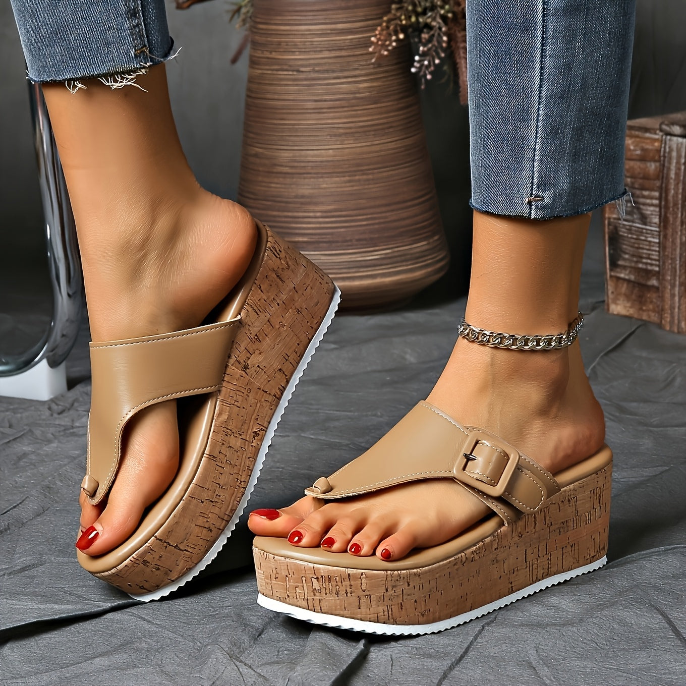 Women's vintage style platform sandals, all-season mid heel flip flops with clip toe, slip-on design, comfortable man-made materials with PU sole.