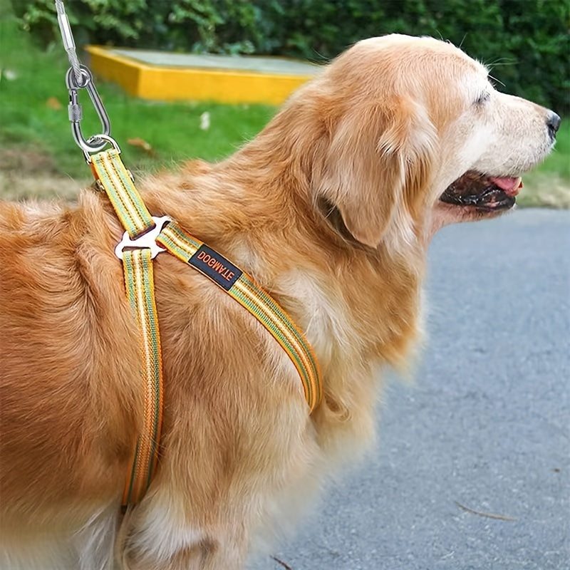 4.57m heavy-duty reflective tieout cable for large dogs up to 113.4kg, with rustproof clip. Chew and water-proof, easy to clean PVC coated steel wire. Ideal for yard use.