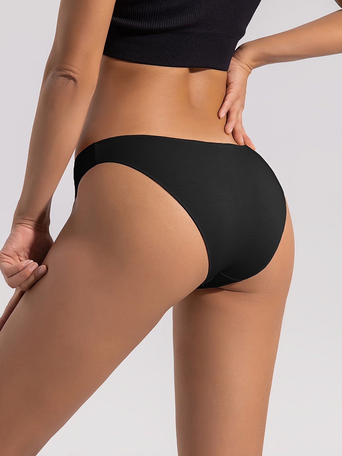 Pack of 5 women's low-rise solid color triangle panties.