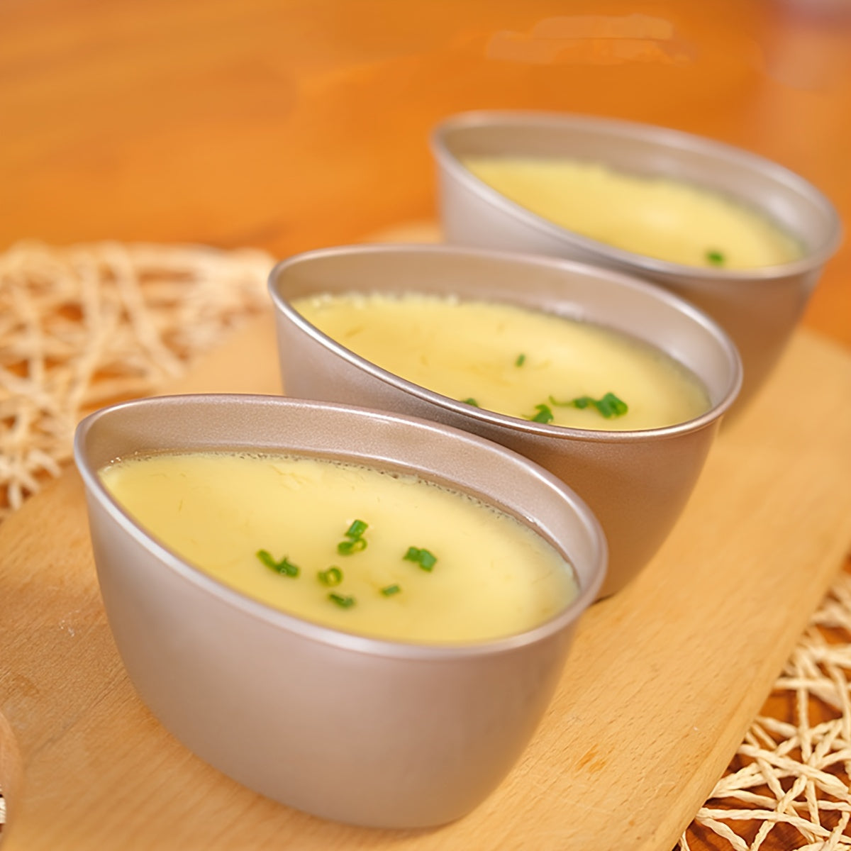 One bowl for steaming eggs made of carbon steel, non-sticky, and easy to clean. Ideal for poached egg stew, egg custard, pudding cake, and other steamed egg recipes.