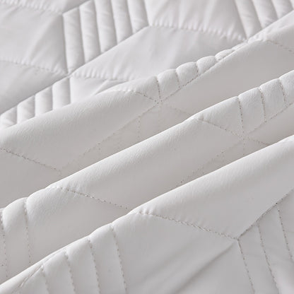 Waterproof mattress protector cover, machine washable with soft comfort fit. Suitable for hotel, living room, or bedroom. Made with polyester outer and PU inner, quilted with twill weave