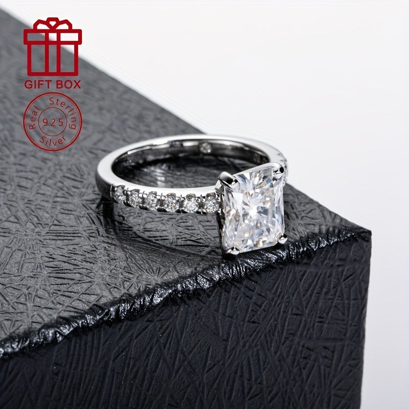 This fashionable women's wedding anniversary gift features an elegant 925 sterling silver ring set with a stunning 3CT moissanite stone in a four-prong setting. The Radyen ring measures 7x9mm and weighs 3.65g, making it the perfect gift for a friend or