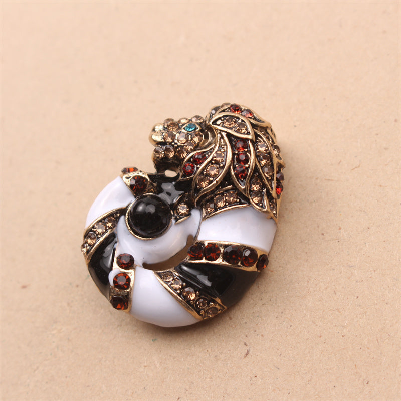 Timeless Conch & Lion Brooch with Vintage Charm, Stylish Accessory for Women, Embellished with Rhinestones & Enamel, Unique Animal Shape, Exclusive Fashion Statement, Artistic Design, Perfect Addition to Women's Wardrobe