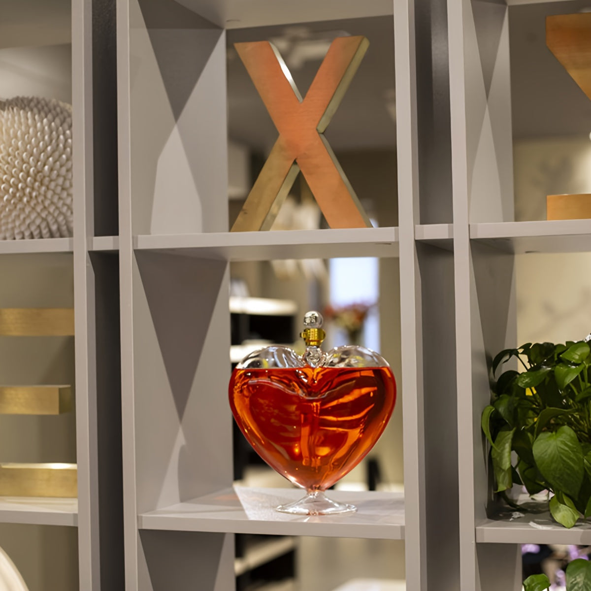 Stylish heart-shaped glass wine decanter, ideal for Valentine's Day and holiday gifts.