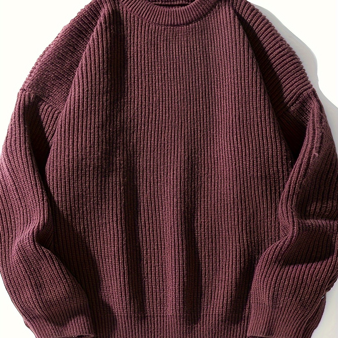 Casual men's sweater with loose fit ribbed knit and round neck for fall/winter wear.