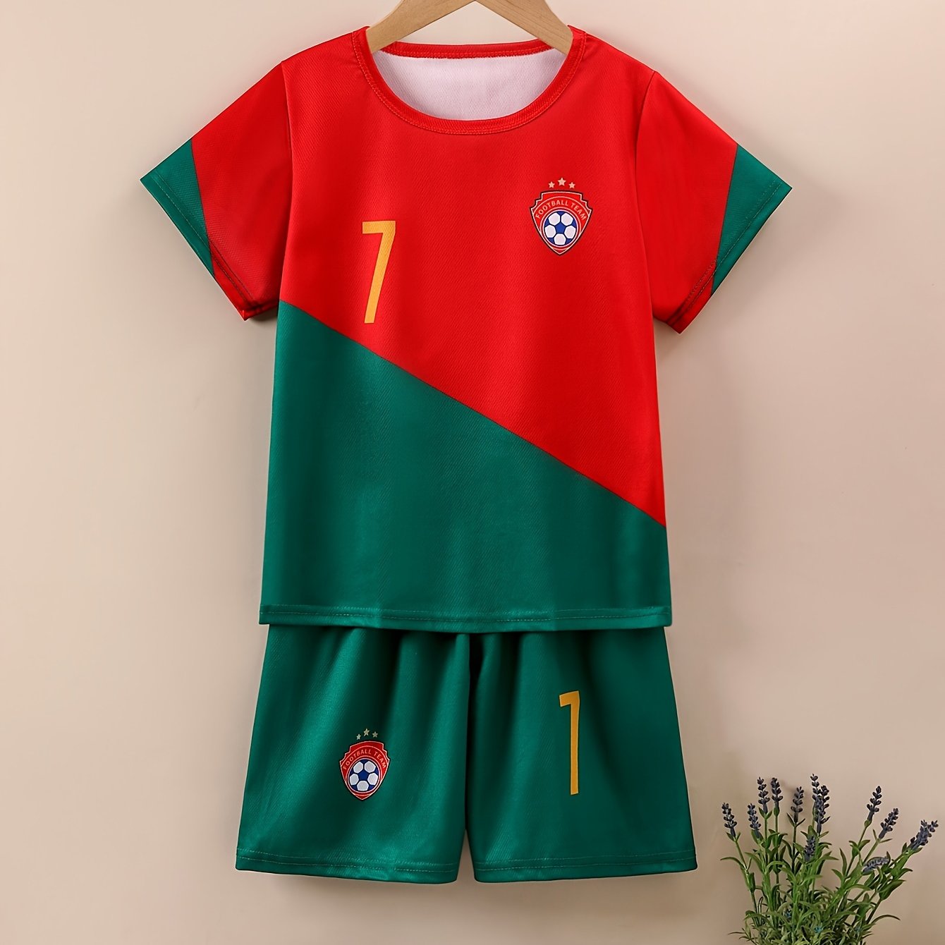 Kids' soccer jersey and shorts set in red, green, and white with #7 and emblem. Made of polyester with a casual round neck. Ideal for sports and performances during spring and summer.