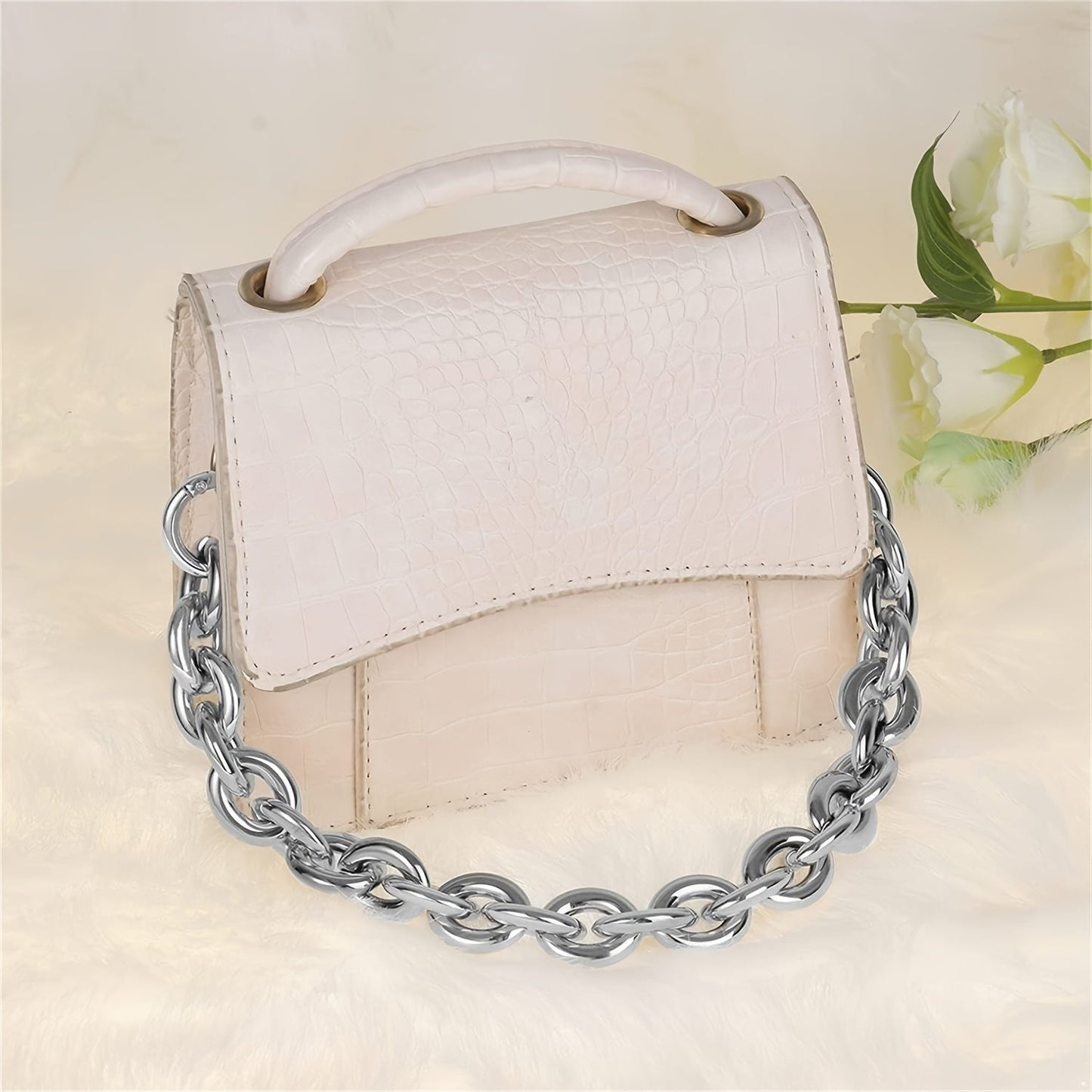 Get one piece of heavy-duty metal portable bag handles with a 60cm gold-tone chain shoulder strap. This durable handbag chain is a great alternative to traditional handles and comes with an acrylic short handle replacement for DIY purse repairs. Perfect