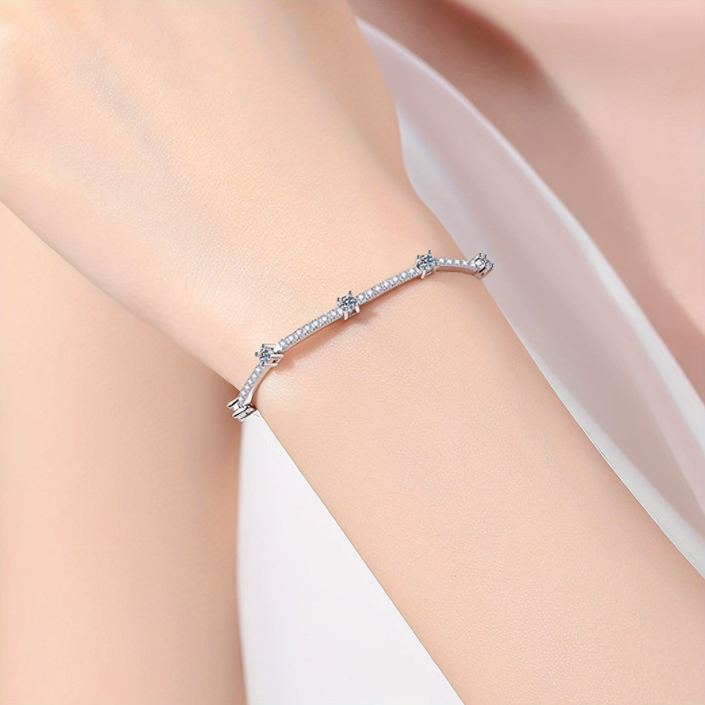 This elegant 1pc S925 pure silver bracelet features a stunning 1.67ct moissanite stone, weighing approximately 5.7g. Perfect for daily wear, as well as for special occasions such as dating, parties, and banquets. An ideal birthday gift for friends, or a