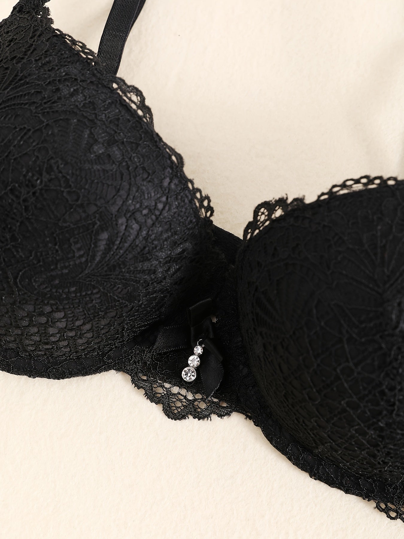 Floral lace push-up bra for women's lingerie.