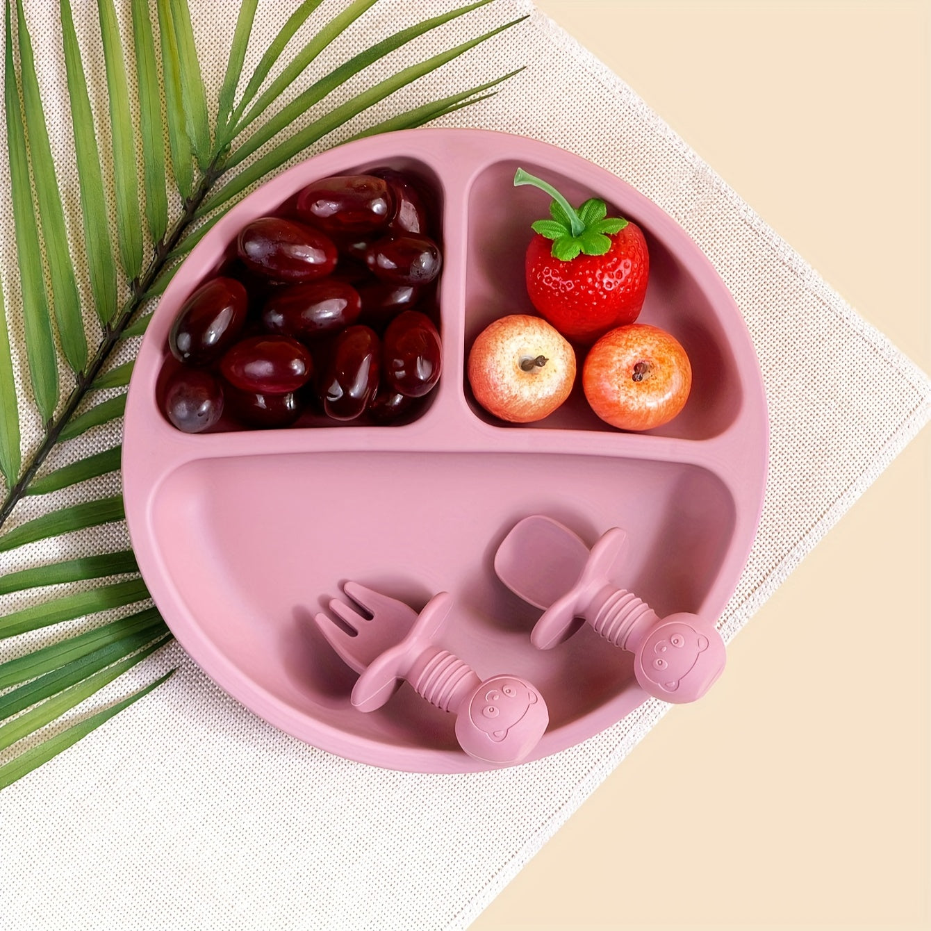 TYRY.HU Silicone Baby Feeding Set includes 3 pieces of essential items: a suction divided plate, utensils, and BPA-free tableware set. Perfect for Baby Led Weaning, this set comes with a spoon and fork, making mealtime enjoyable and mess-free. Ideal for